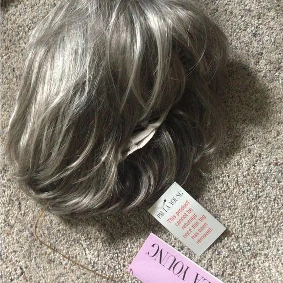 Brand new in box. Never worn.
Shelby style wig.
Gray color 51/60 Silvery moon. - Picture 4 of 6